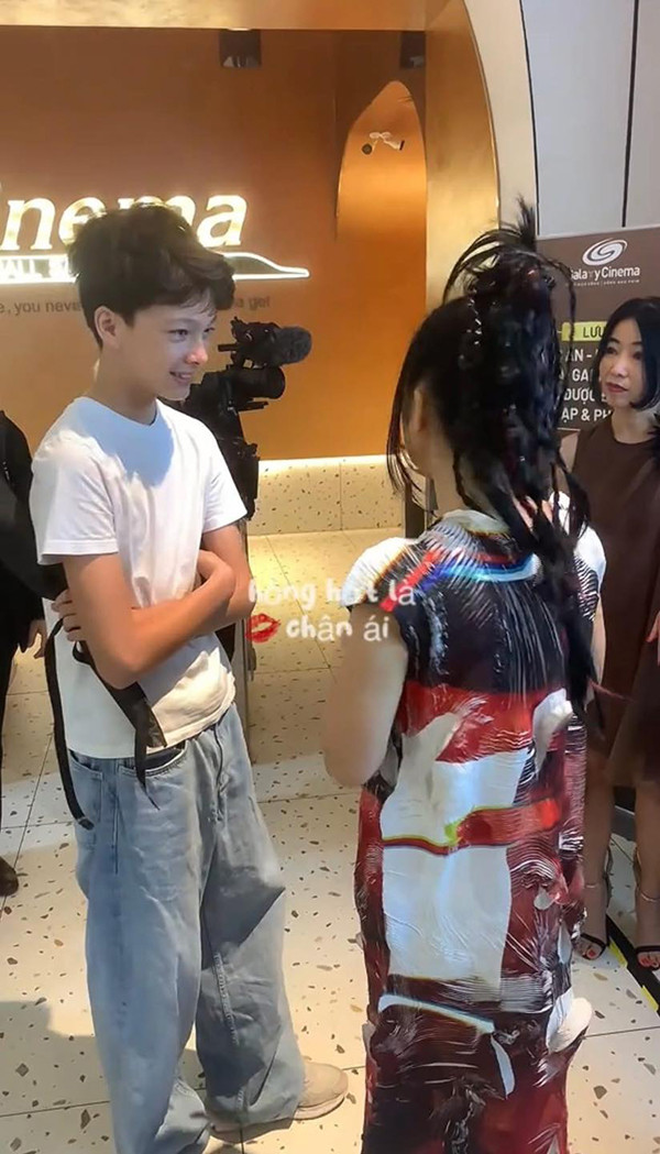 Diện mạo như soái ca ở tuổi 13 của con trai diva Hồng Nhung- Ảnh 5.