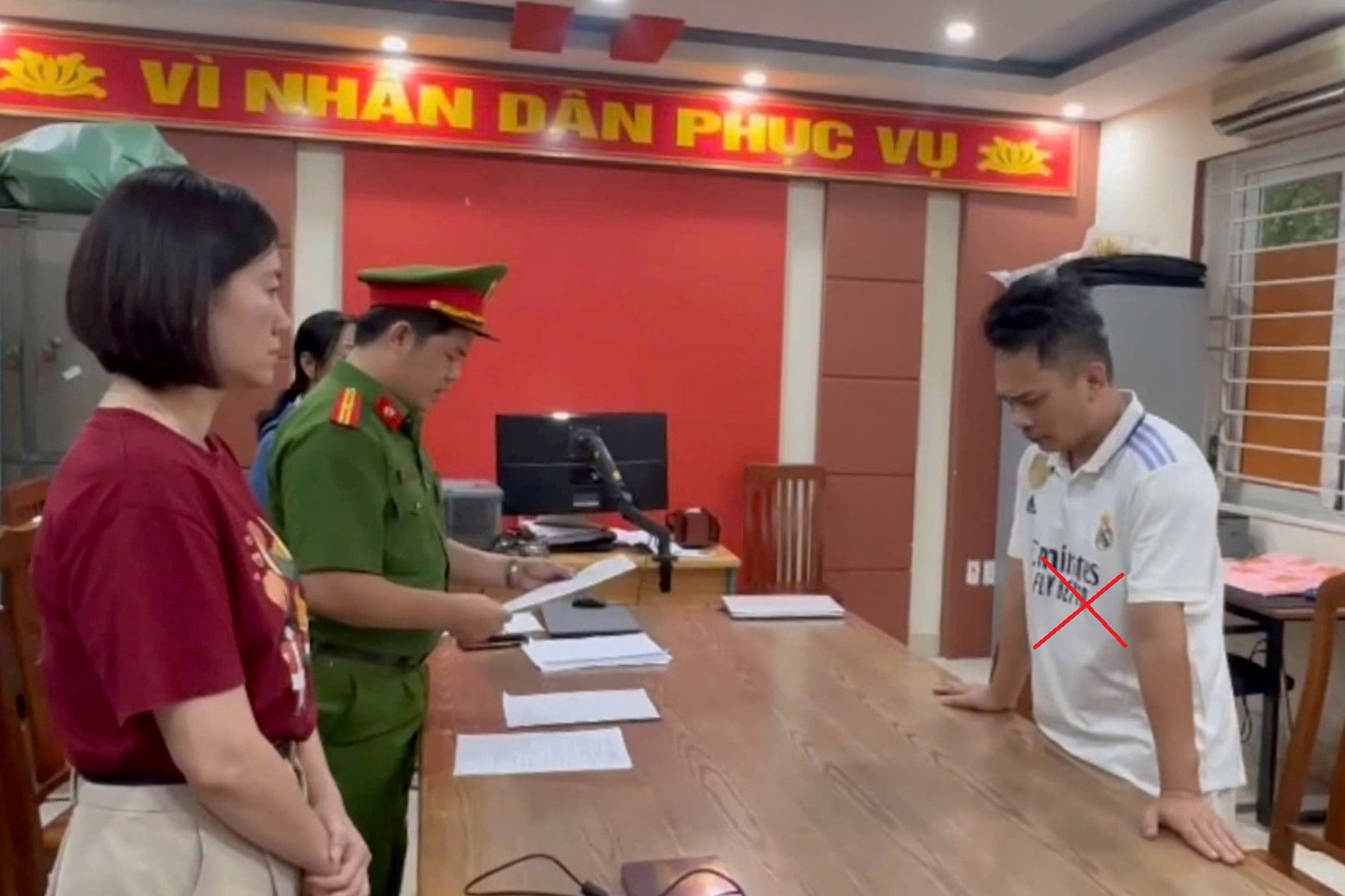 tien bip bf69dad85c834bd0a5bb52aed846ca28 93190.jpg