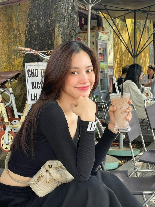 Hành động 3s dưới hồ bơi để lộ 1 điểm gây đứng hình của Hoa hậu Tiểu Vy