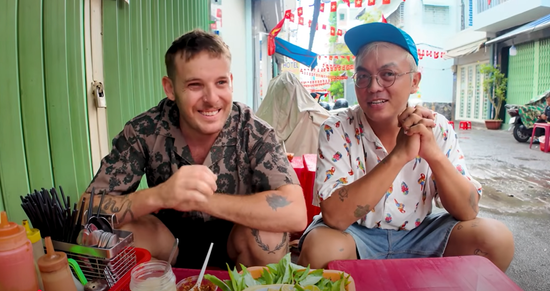 Khách Tây thử món phở 30 nghìn đồng và 2,5 triệu ở TPHCM, kết luận một điều