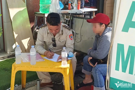 Mời làm việc chủ quán bán vài xiên nướng tính giá 760.000 đồng cho khách Lào