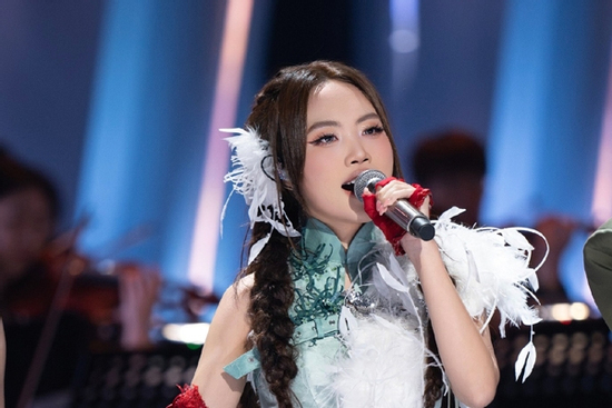 Nữ ca sĩ Việt duy nhất vừa thắng Bán kết 'Sing! Asia' 2025 diện đồ trên sân khấu ấn tượng ra sao?