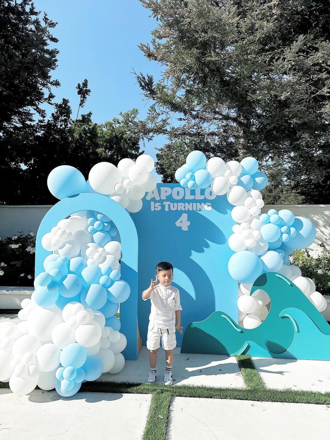 Phạm Hương tổ chức sinh nhật con trai vắng bóng ông xã