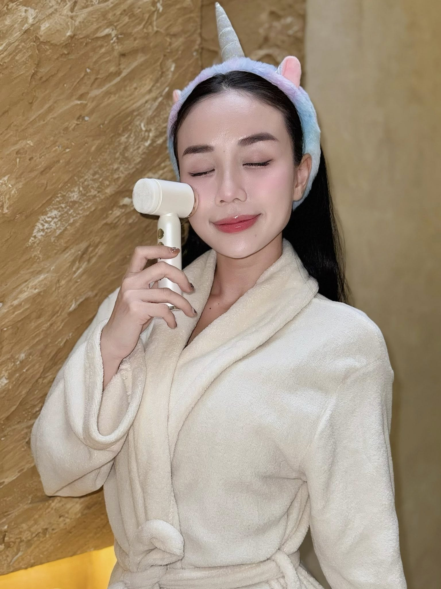 Vợ Đạt G - cô dâu tháng 7 đời thực có nhan sắc ra sao?- Ảnh 5.