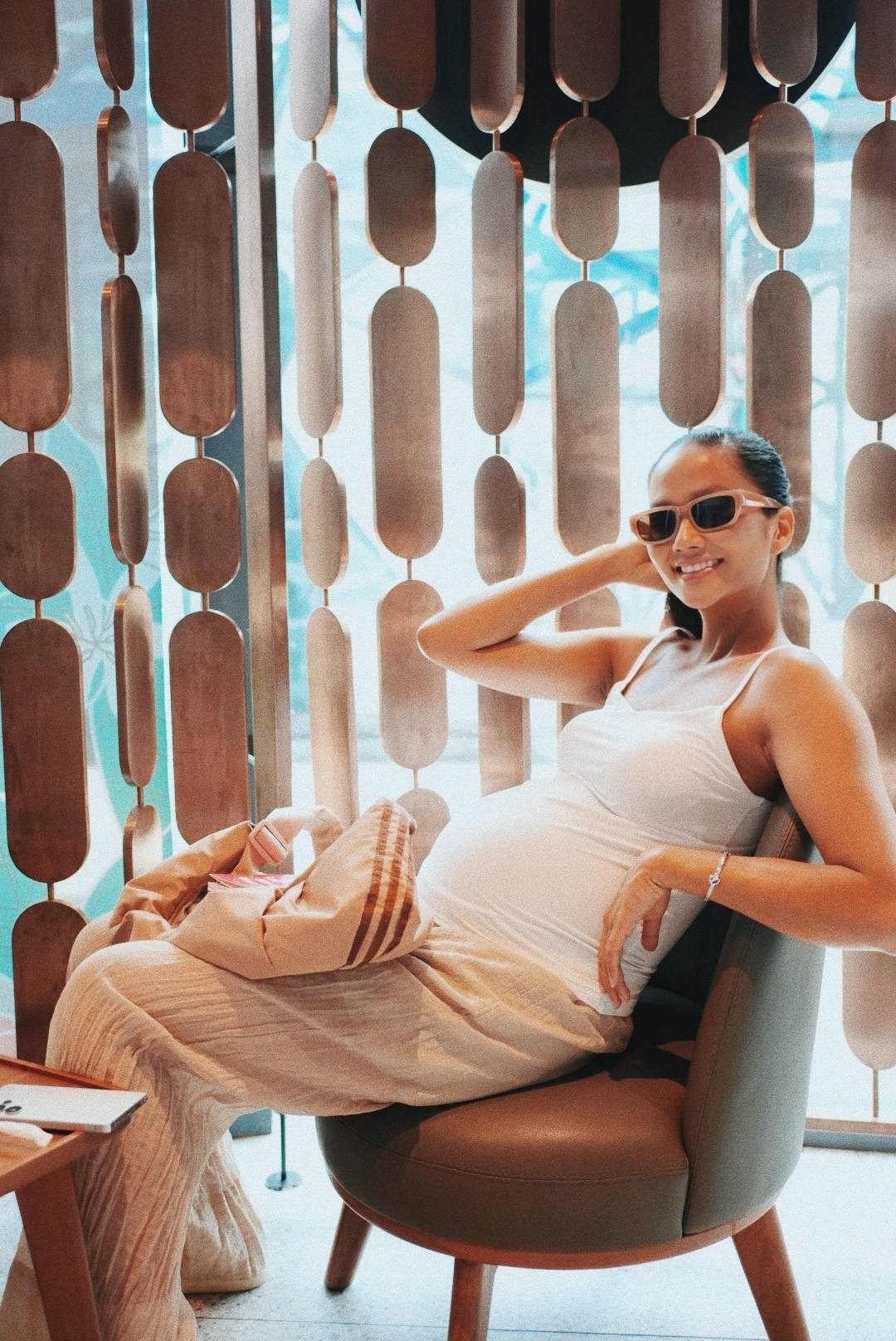 Bức ảnh selfie 'gây sốt' của H'Hen Niê- Ảnh 4.