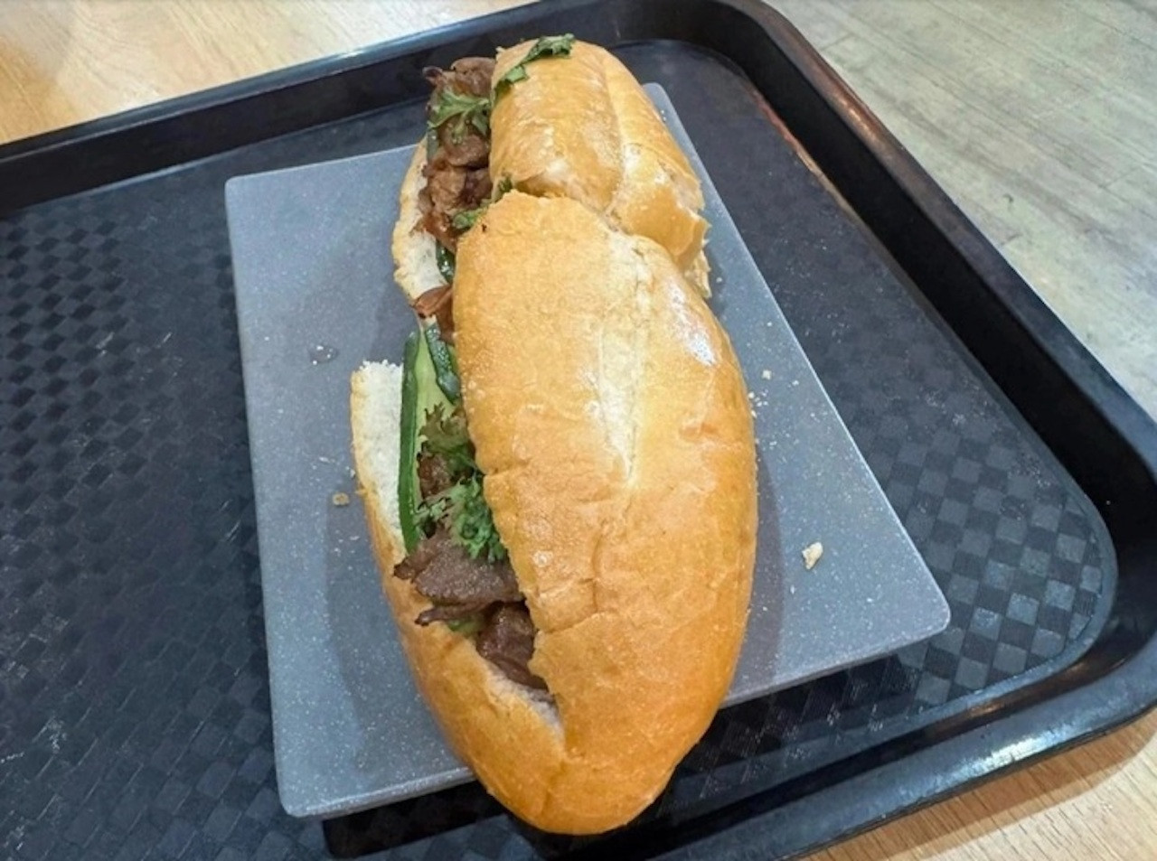 chiec banh mi co gia 208000 dong ma chi my da mua 16080141.jpg