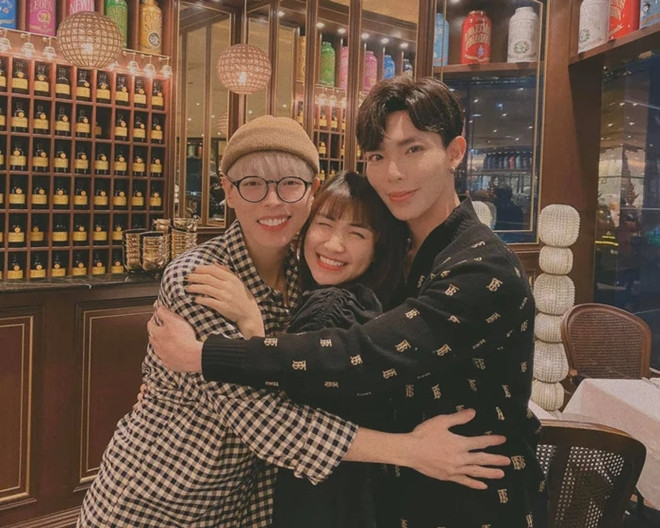 Động thái của Hòa Minzy giữa lúc Đức Phúc thi quốc tế