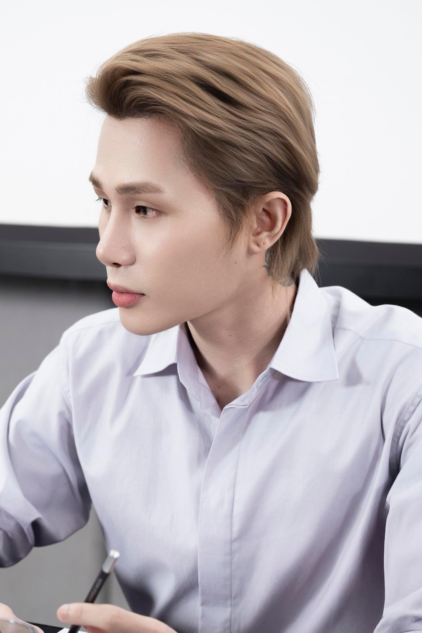 Jack mang tiếng trợ cấp cho con 5 triệu nhưng đeo đồng hồ 14 tỷ ở họp báo