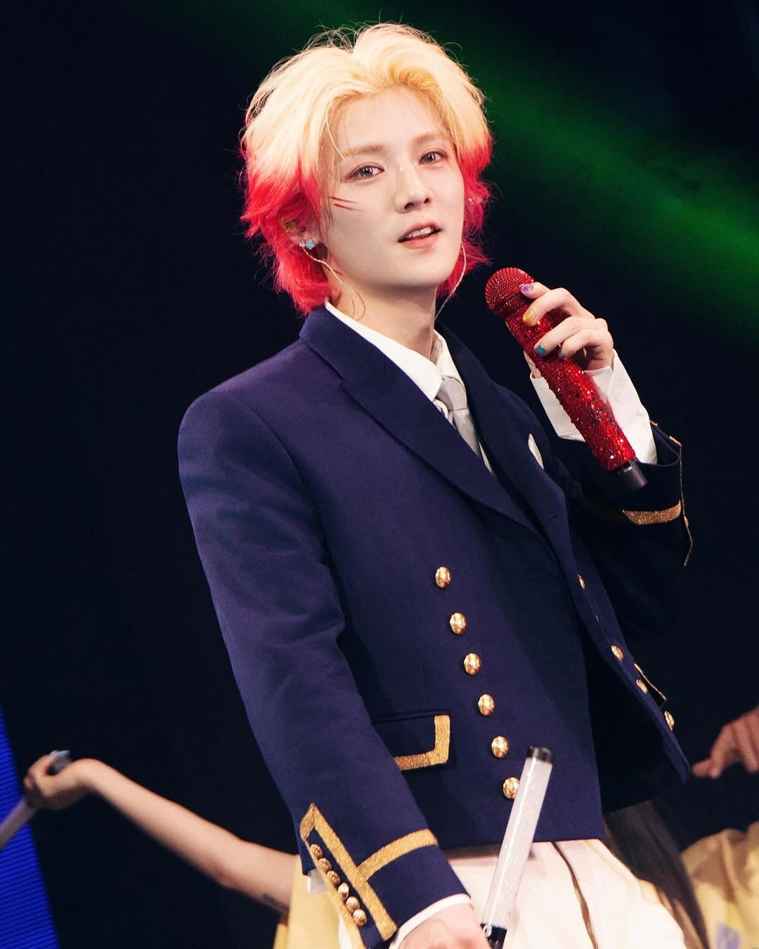 Lộc Hàm tung tạo hình 'chim Phượng' gây ấn tượng khắp cõi mạng - Ảnh 1