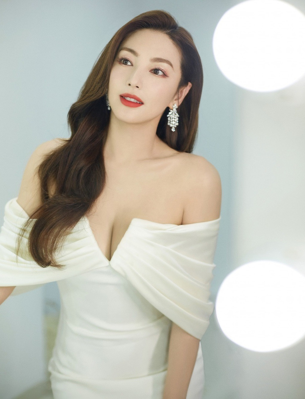 Mỹ nhân Hoa ngữ sau ly hôn Song Hye Kyo bản Trung có 2 đời chồng tai tiếng hẹn hò toàn trai trẻ