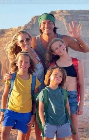 Ném con trai 7 tuổi từ vách đá xuống hồ, người bố lên mạng giải thích điều bất ngờ - Ảnh 2.