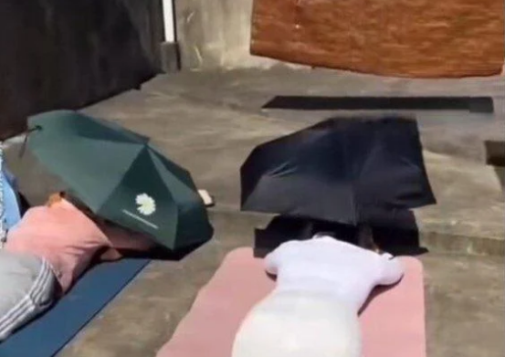 Tắm nắng 2 giờ để