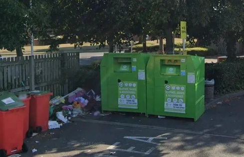 Vừa quyên góp từ thiện, người đàn ông sốc nặng khi thấy cảnh này