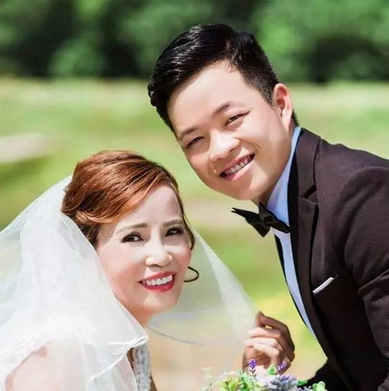 Xôn xao vợ chồng 'cô dâu Cao Bằng' sắp ly hôn, mối tình lệch nhau 35 tuổi đã 'toang'?