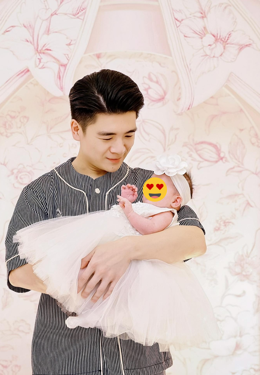 Anh chồng Đỗ Mỹ Linh khoe ảnh chăm con trượt tay để lộ ảnh hiếm trong biệt phủ triệu đô