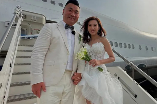 Đại gia chi đậm thuê máy bay, tổ chức đám cưới trên trời