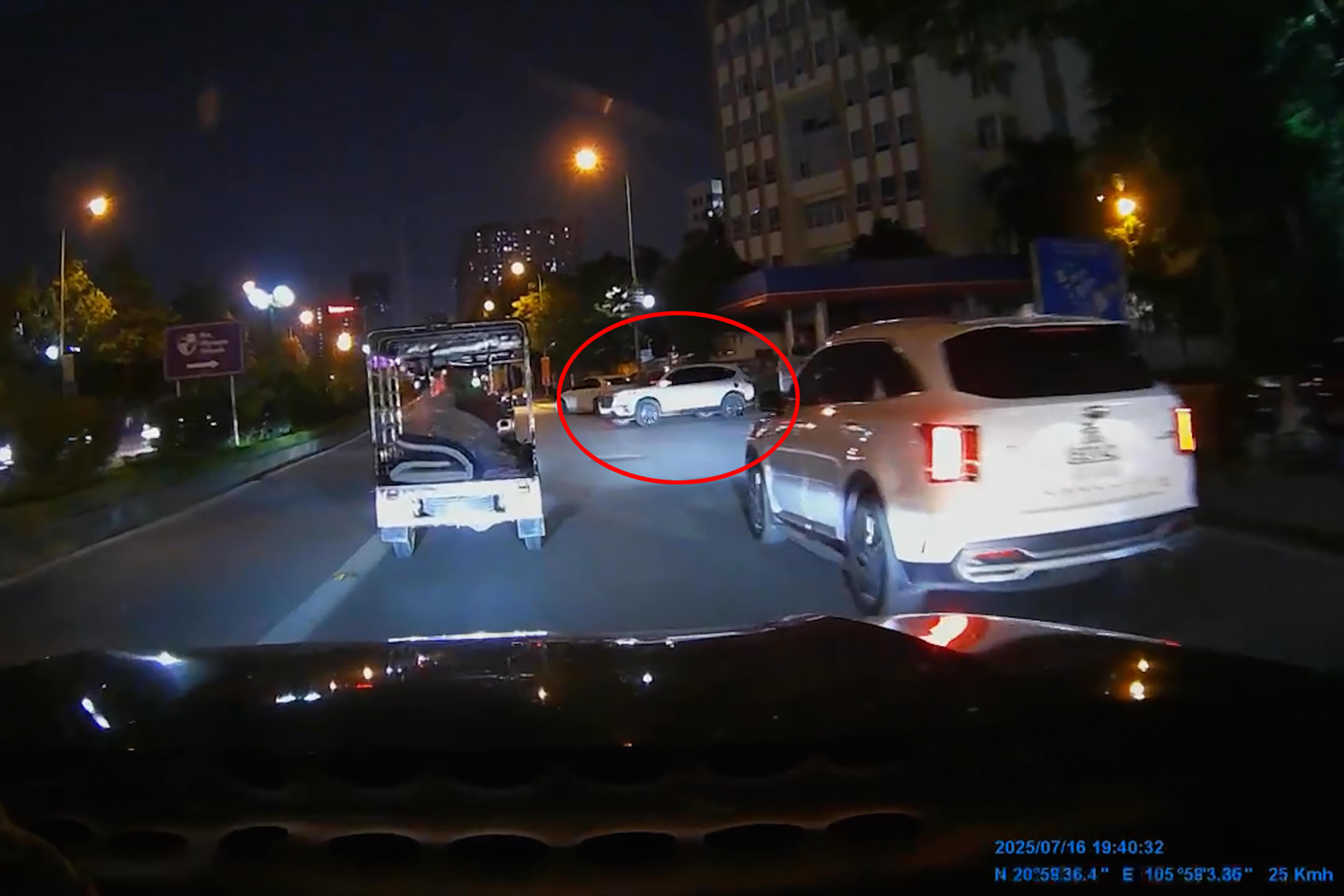 CSGT phat to roi.00_00_01_22.Still022.jpg