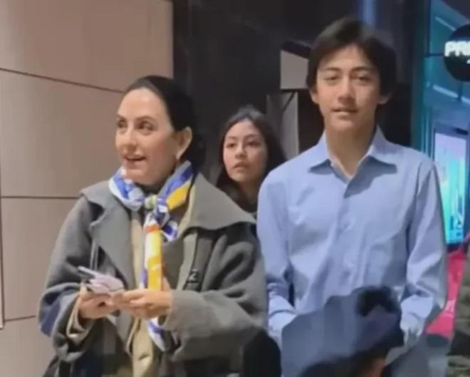 Sao nhí điển trai nhất Bố Ơi Mình Đi Đâu Thế gây shock với ngoại hình ở tuổi dậy thì