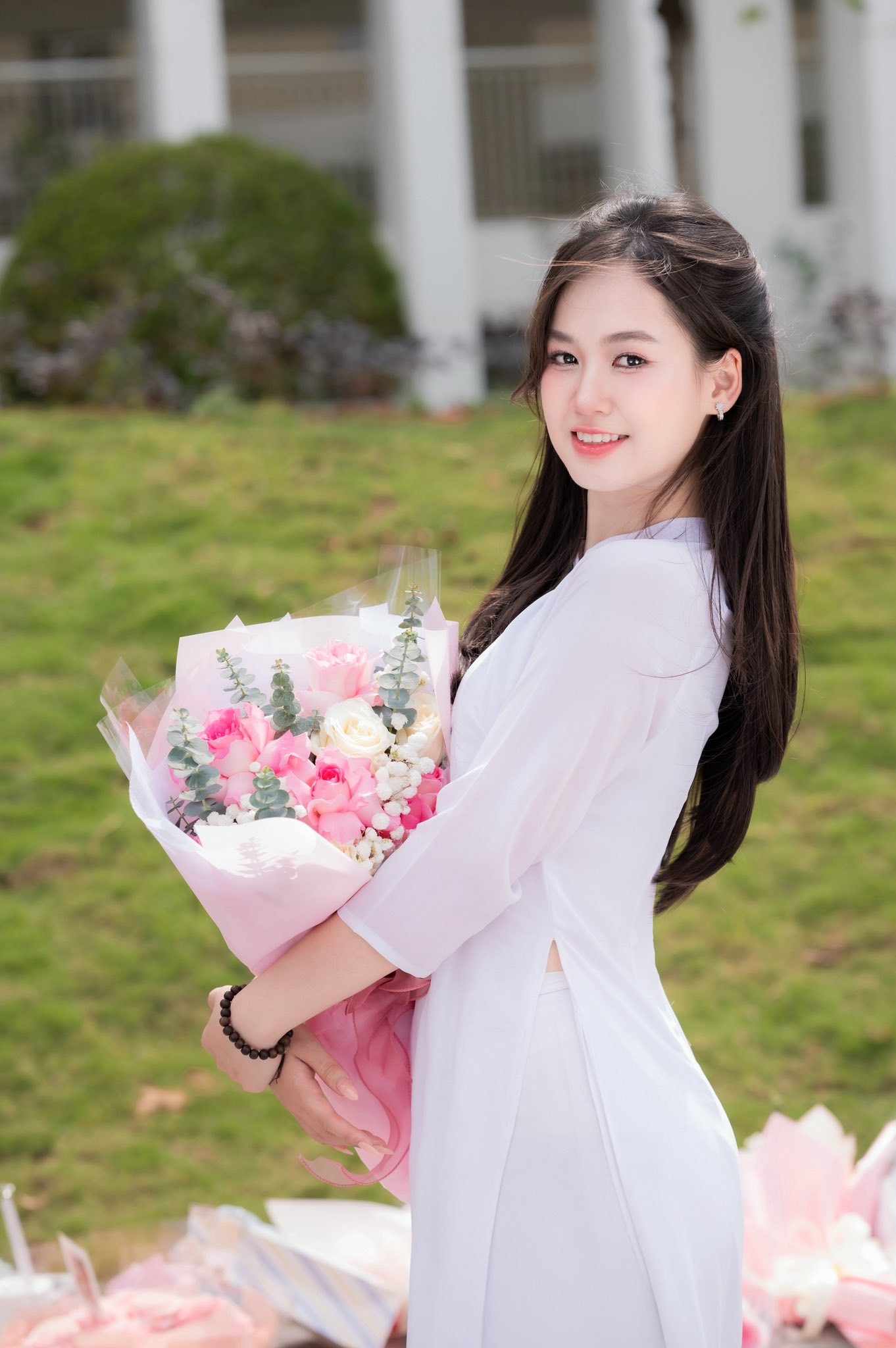 Bộ ảnh kỷ yếu cực đẹp của thủ khoa đến từ Phú Thọ đang gây bão MXH nhan sắc đẹp như hot girl