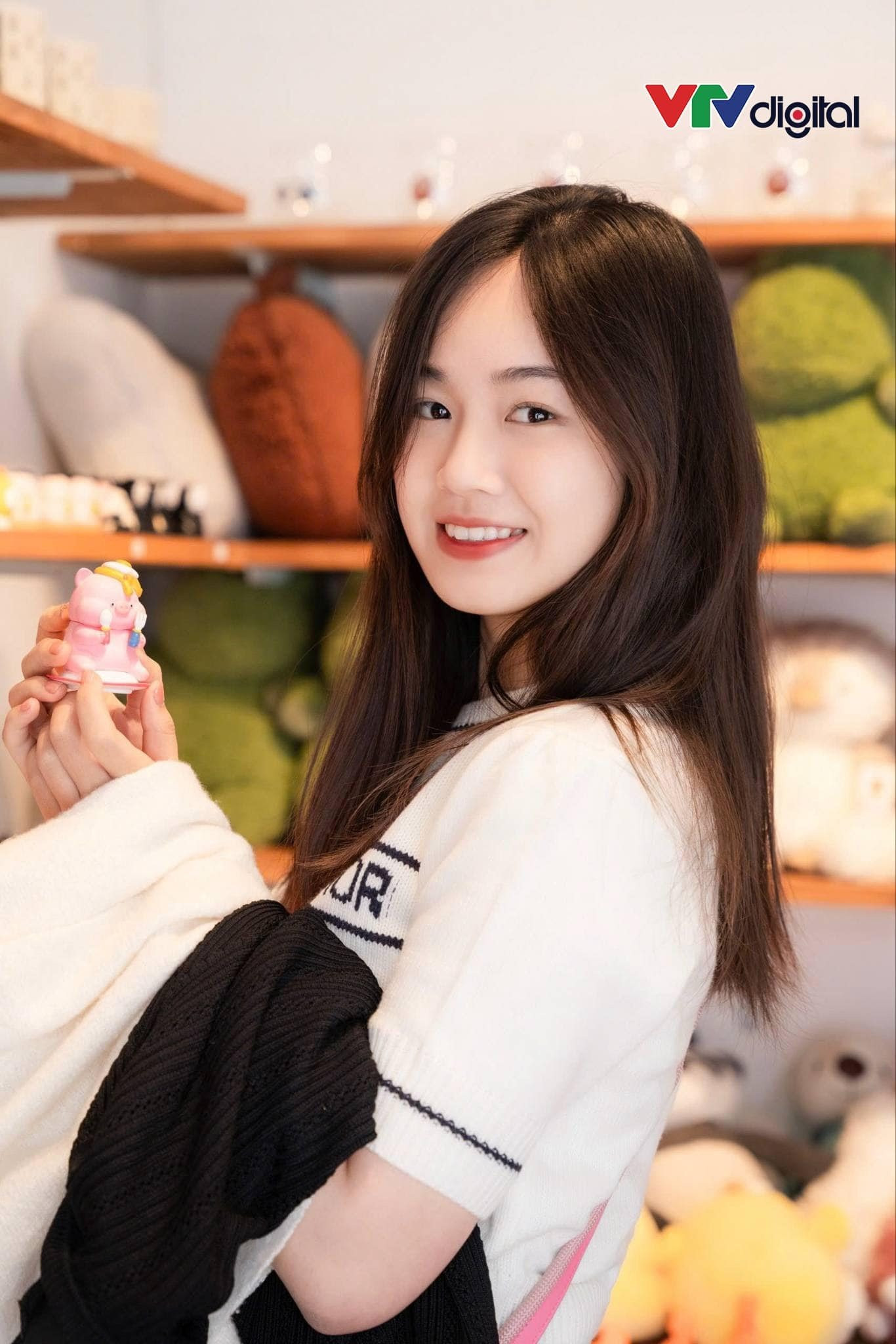 Bộ ảnh kỷ yếu cực đẹp của thủ khoa đến từ Phú Thọ đang gây bão MXH nhan sắc đẹp như hot girl