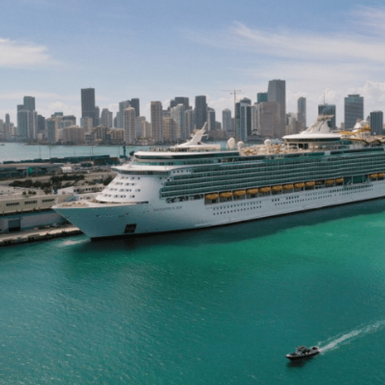 Căn bệnh bí ẩn khiến hơn 140 người đổ bệnh trên du thuyền hạng sang