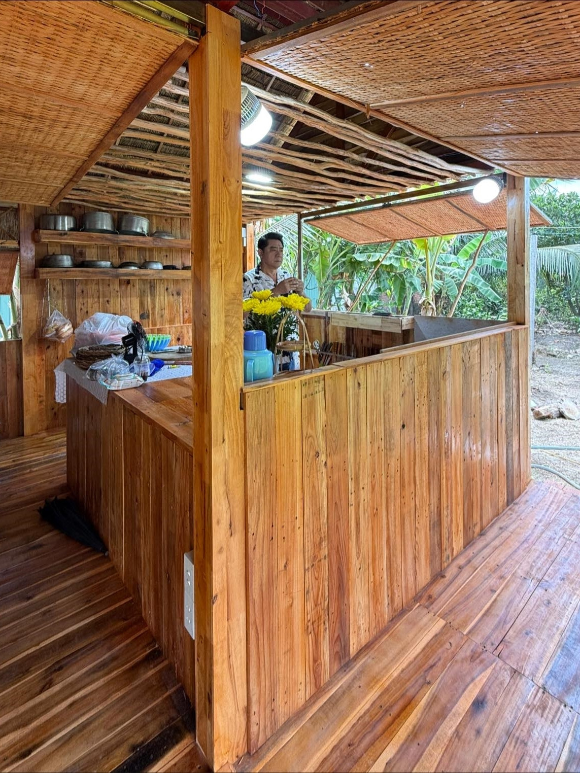 Nhà gỗ 36 m2 kiểu miền Tây xưa của Huỳnh Anh Tuấn - Ảnh 4.