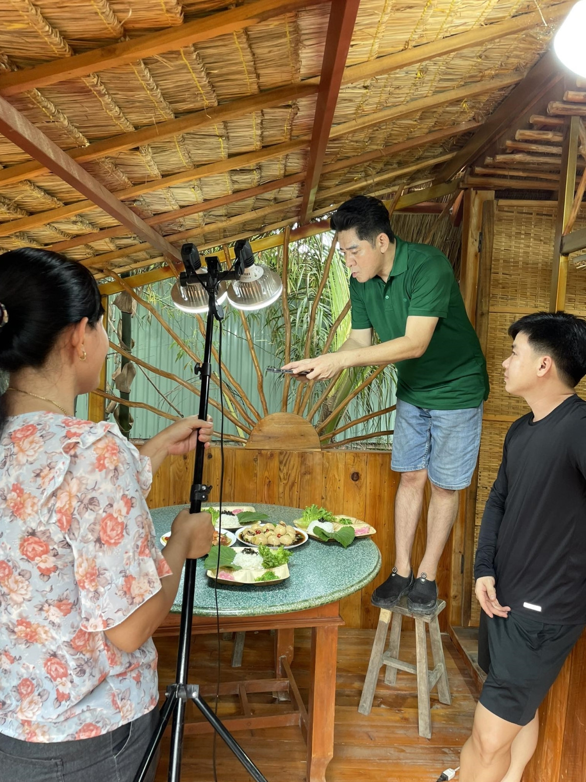 Nhà gỗ 36 m2 kiểu miền Tây xưa của Huỳnh Anh Tuấn - Ảnh 5.