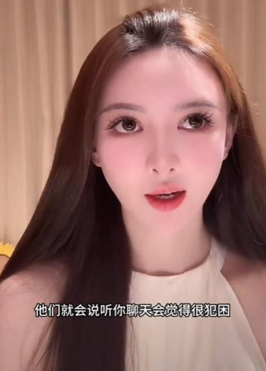 Bạn gái Huỳnh Hiểu Minh livestream sau khi sinh con hơn 100000 người theo dõi