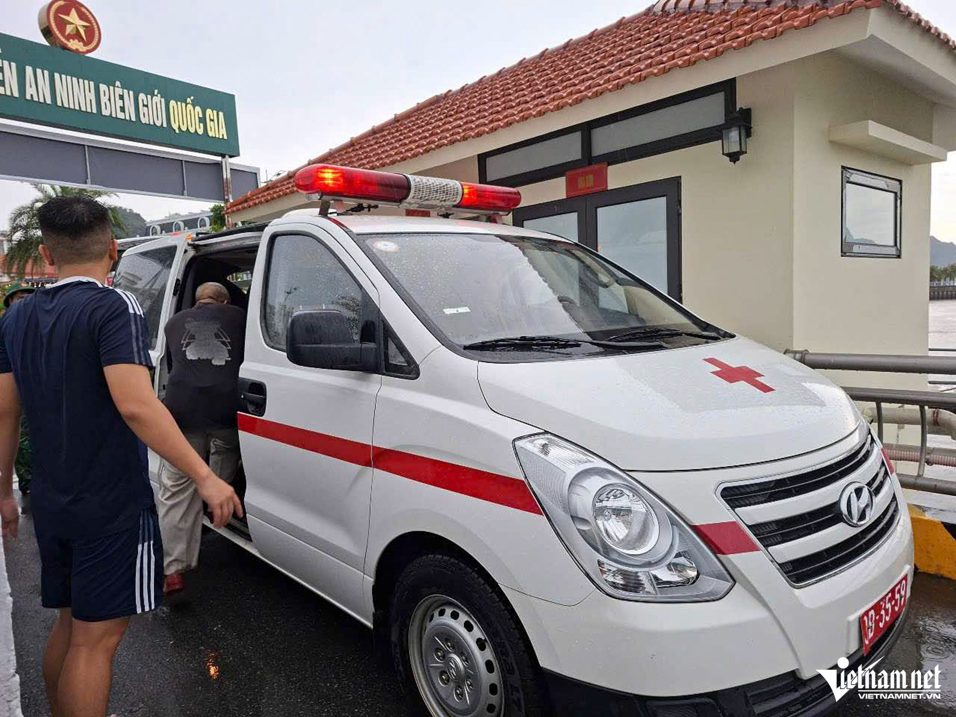 W-lật tàu quảng ninh_3.JPG.jpg