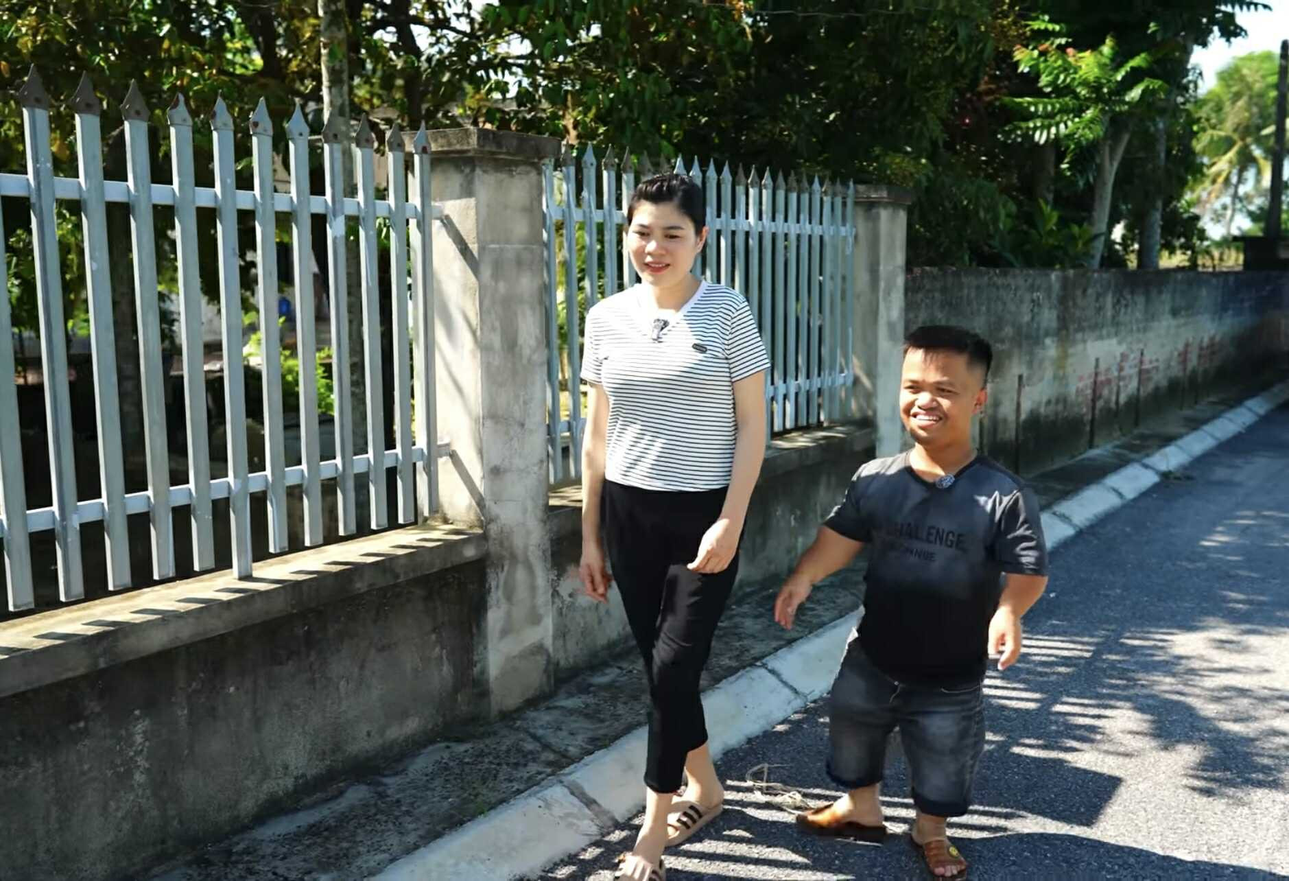 Chàng trai 1m28 cưới vợ 1m62 xinh như hoa: - Ảnh 5.