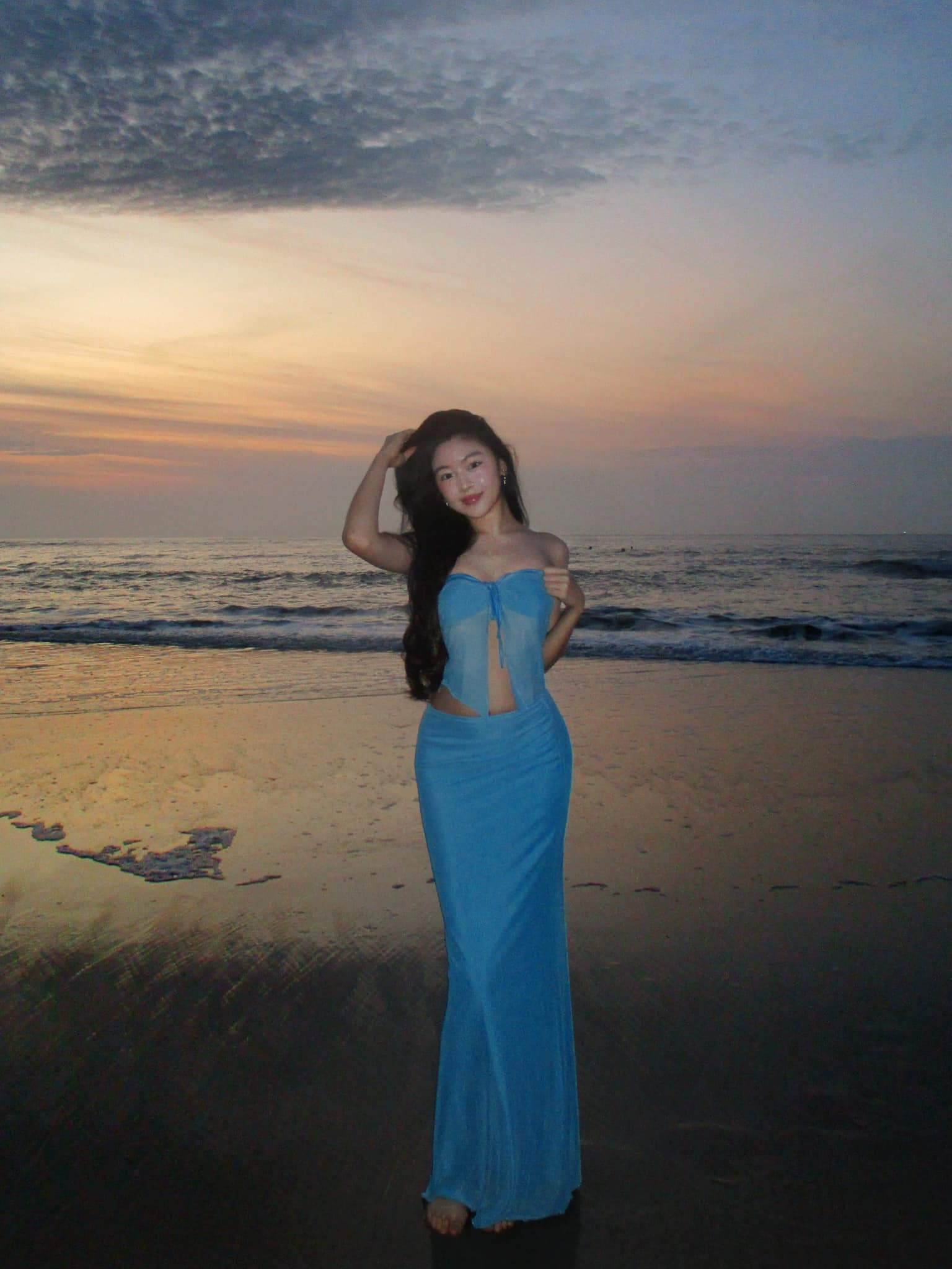 Con gái Quyền Linh bị bóc nhan sắc thật khi bị quay lén trên sân tập tennis