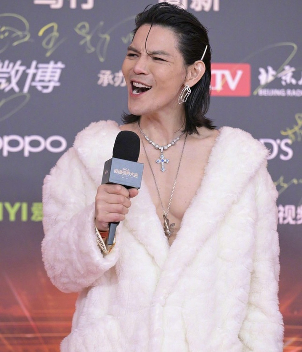 Con trai trùm xã hội đen Hong Kong đóng phim đàn ông mang bầu