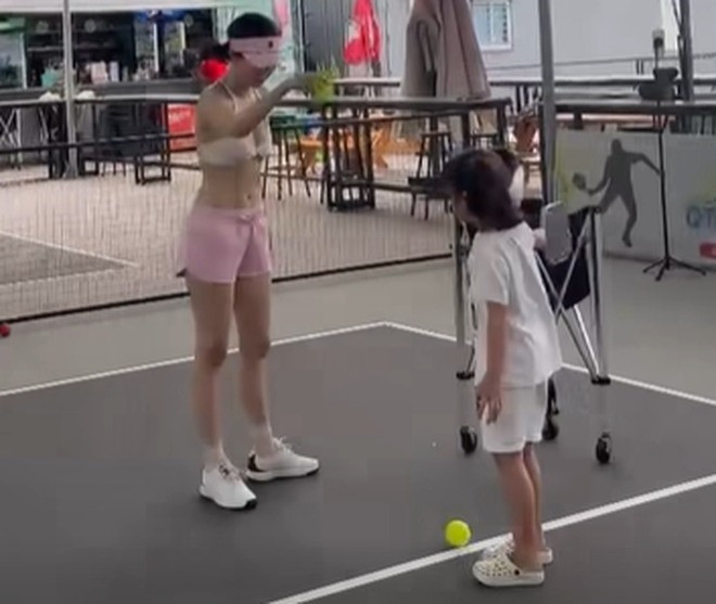 Ngọc Trinh đáp trả cao tay sau khi bị chỉ trích vì mặc phản cảm ra sân pickleball
