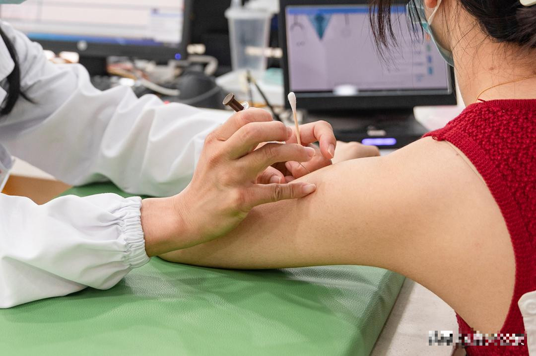 Phụ nữ hiếm muộn, từng nạo phá thai có nên tiêm vắc xin HPV?- Ảnh 1.