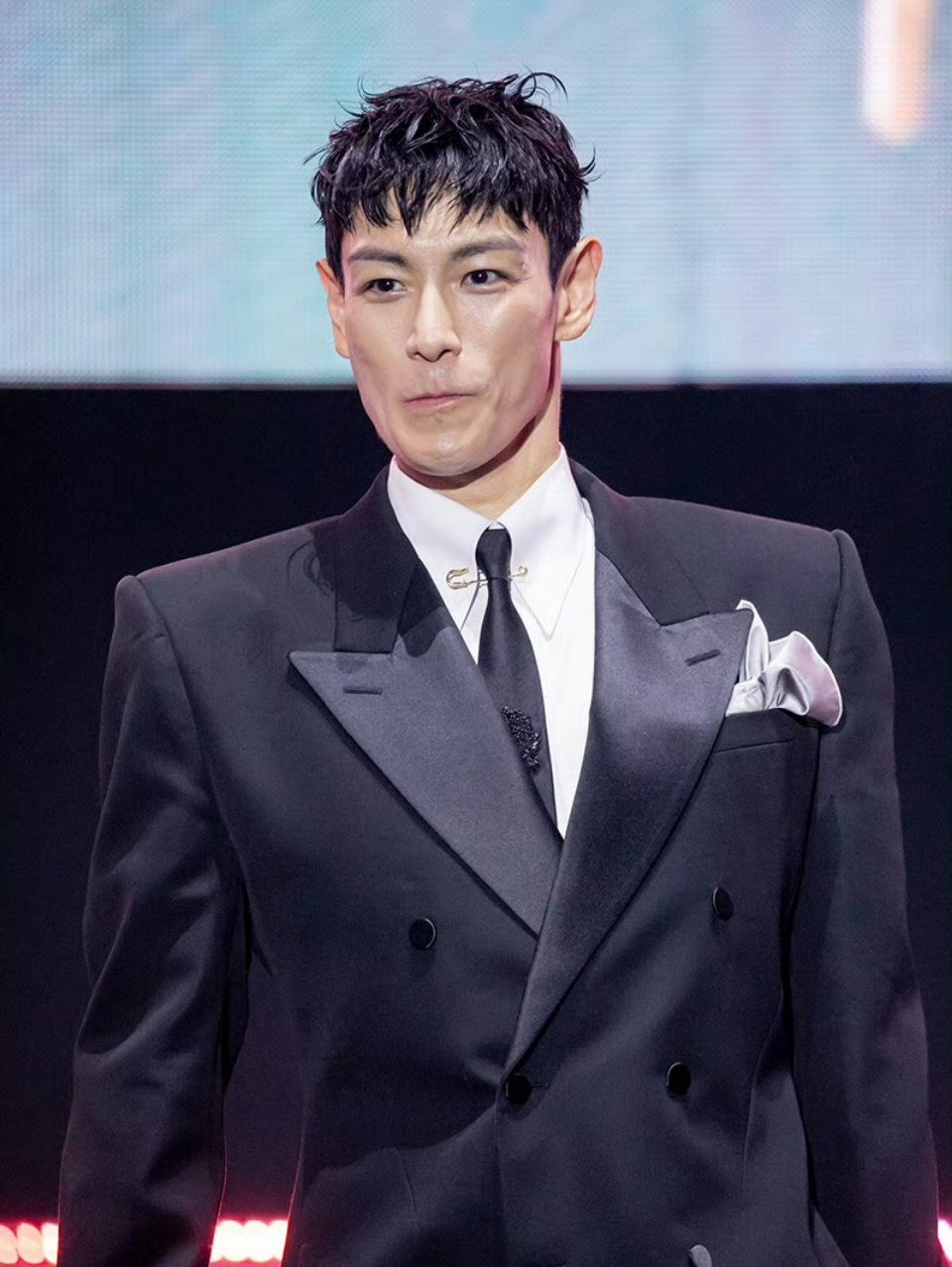 8b511c18ly1i2xatl2t2aj20qo0ziae6