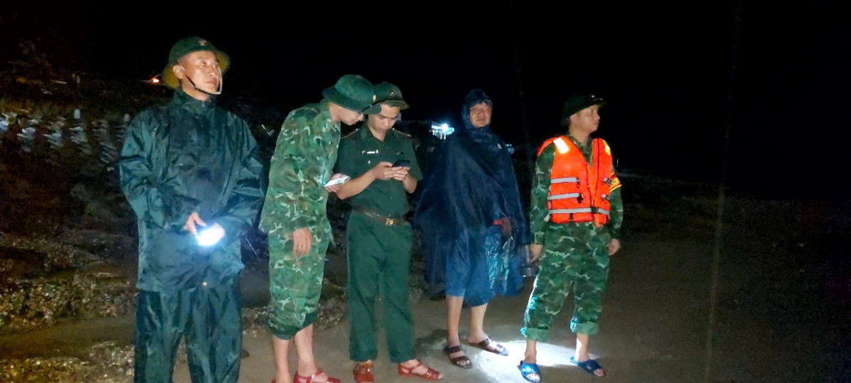 chim tau du lich cau muc o ha tinh trong dem, 34 nguoi thoat nan hinh anh 2