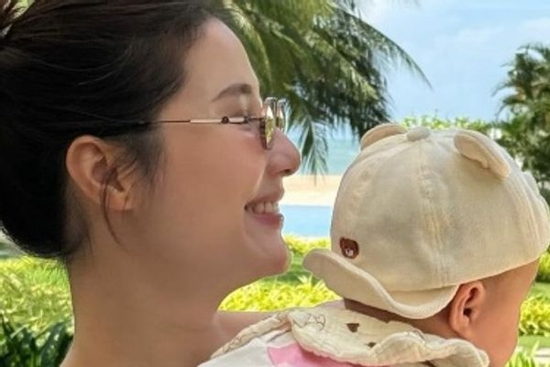 Phu nhân hào môn Vbiz bất ngờ công khai con trai đầu lòng