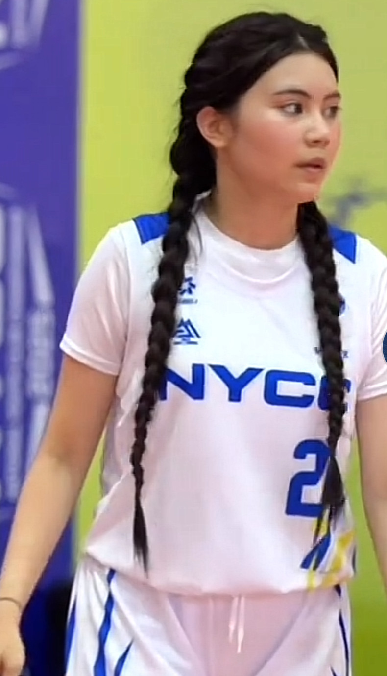 Sốc nhận chẳng ra diện mạo hiện tại của con gái MC Quyền Linh