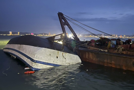 Trước khi bị lật ở Hạ Long, tàu du lịch đã mất tín hiệu GPS