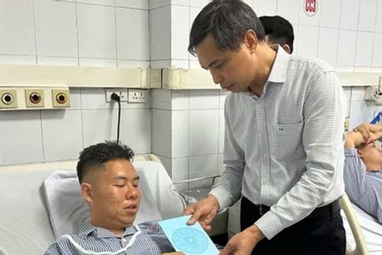 Vụ lật tàu ở vịnh Hạ Long: Thuyền viên thoát nạn kể lại khoảnh khắc kinh hoàng