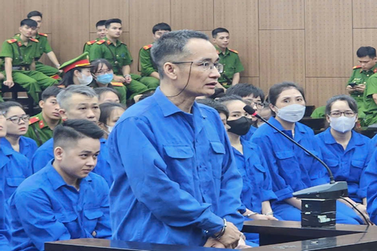 45 đối tượng hầu tòa vì cắt ghép ảnh người thân con nợ đăng lên trang 'tình một đêm'