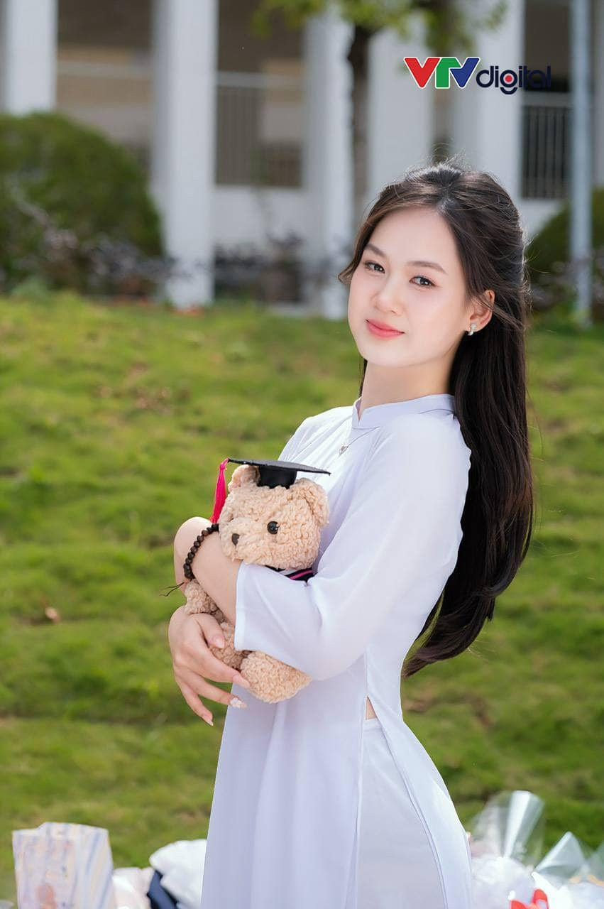 Ngỡ ngàng mặt mộc thủ khoa Phú Thọ nổi đình đám MXH vì đã học giỏi còn xinh như hot girl