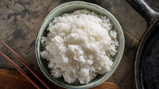 Người đàn ông 50 tuổi nguy kịch sau khi ăn cơm rang trứng- Ảnh 1.