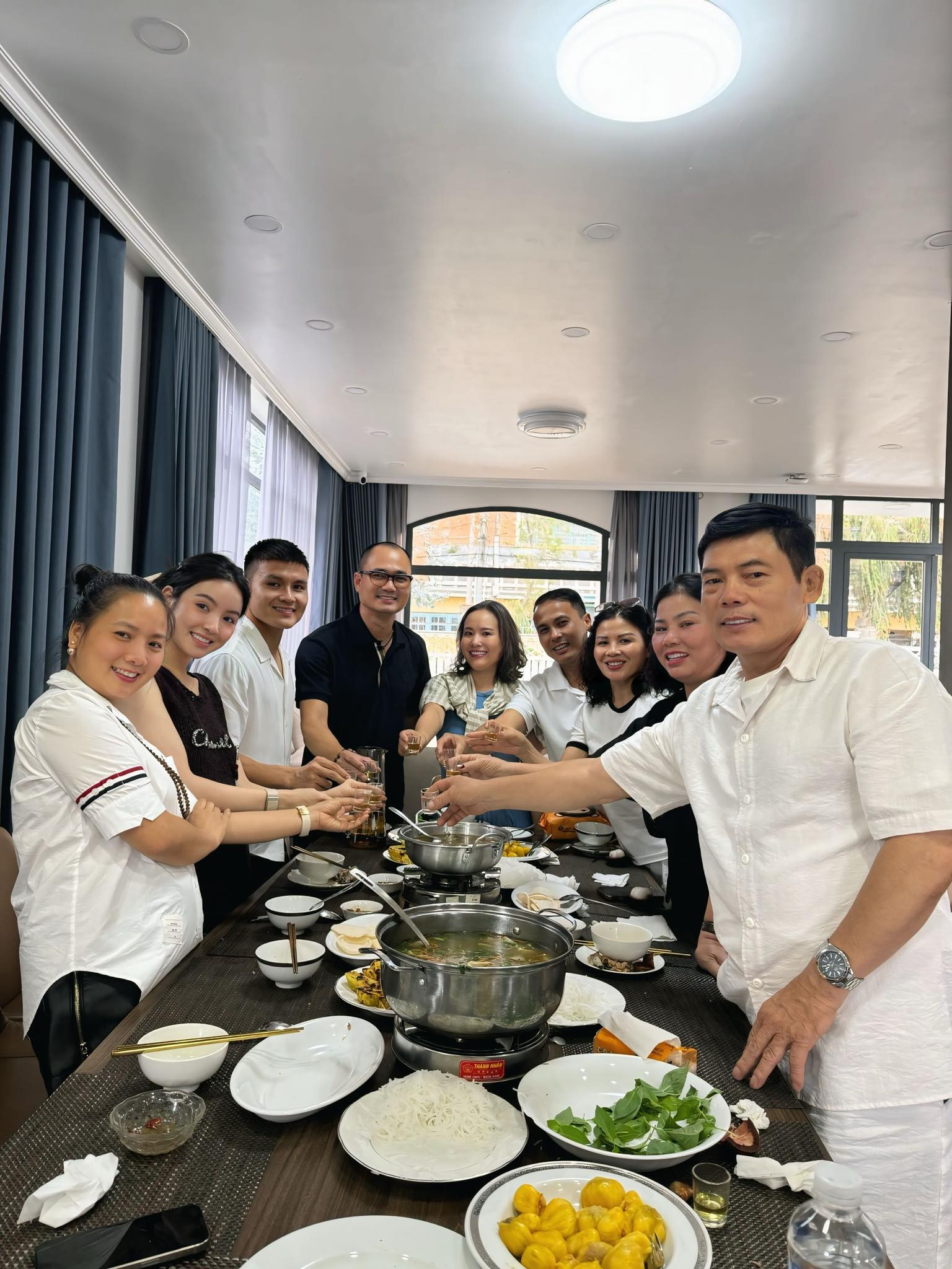 Xôn xao clip vợ Quang Hải bị mẹ chồng mắng té tát trong chuyến du lịch Đà Lạt