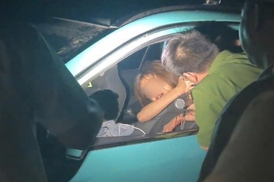 3 giờ nghẹt thở giải cứu cô gái bị thanh niên dùng dao khống chế trên taxi