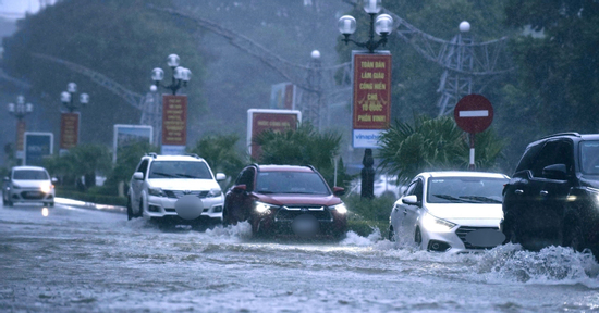 Bão số 3 Wipha cập đất liền Hưng Yên - Ninh Bình, vùng mưa lớn dịch chuyển