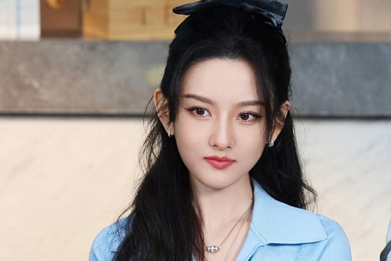 'Đệ nhất mỹ nhân' Tống Tổ Nhi khiến người hâm mộ lo lắng