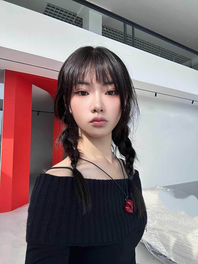 Em xinh Ánh Sáng AZA và gu thời trang trẻ trung cá tính