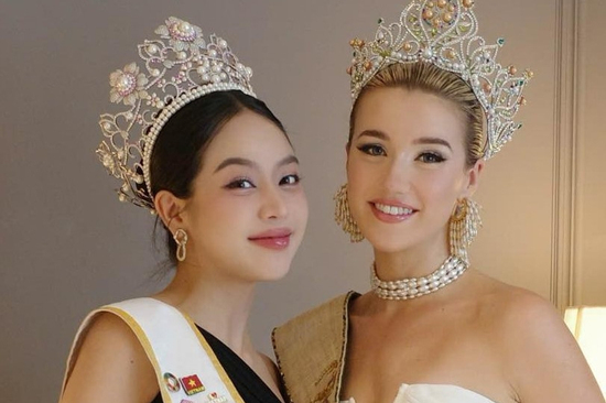 Hành động của Thanh Thủy với đương kim Hoa hậu Trái Đất gây chú ý