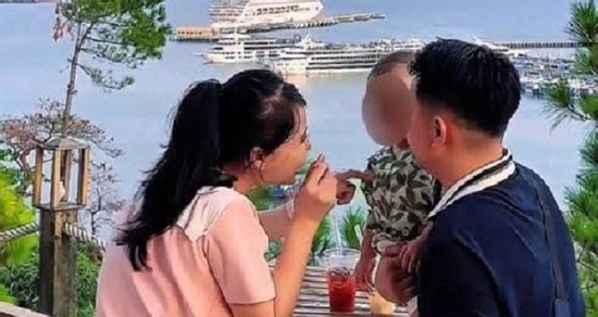 Ngủ quên, gia đình trẻ thoát chết trong vụ lật tàu trên vịnh Hạ Long